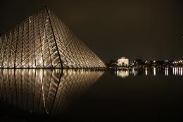 Louvre pyramide